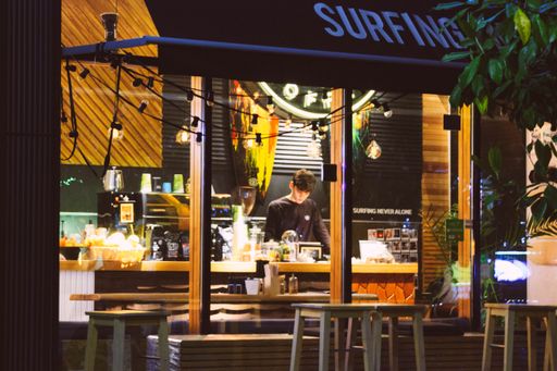 Coffee shop and cafe Surfcoffe in Sochi at night