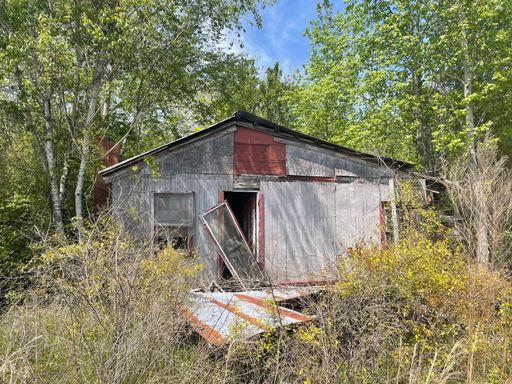 Louisville, Ga USA - 04 11 22: Abandoned dilapidated building in the country tin shed
