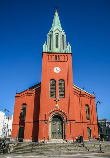 A vertical shot of Saint Petri Church in Stavanger, Norway