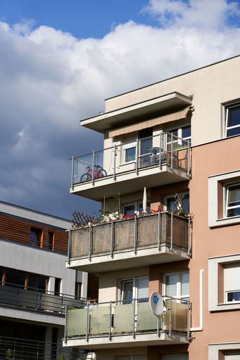 A vertical shot of an apartment building with balconies in the Stare Zegrze district