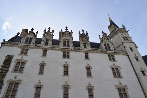 A low angle shot of the facade of Chateau des ducs de Bretagne in Nantes, France