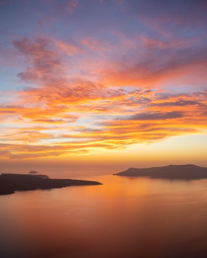 A vertical shot of a beautiful sunset near Firostefani, Santorini, Greece