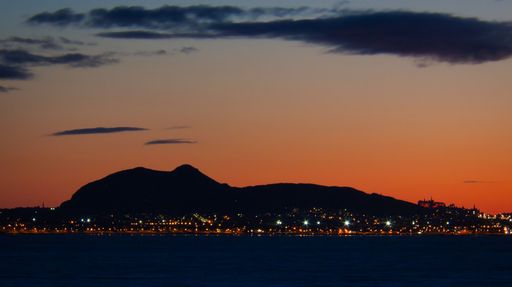 the picture shows the stunning view on Edinburgh which you have only on days with very clear air.