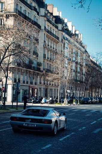 Old Ferrari Testarossa - Automotive and classic cars in Paris
