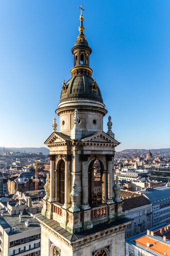 A beautiful view of the St. Stephen's Basilica in Hungary