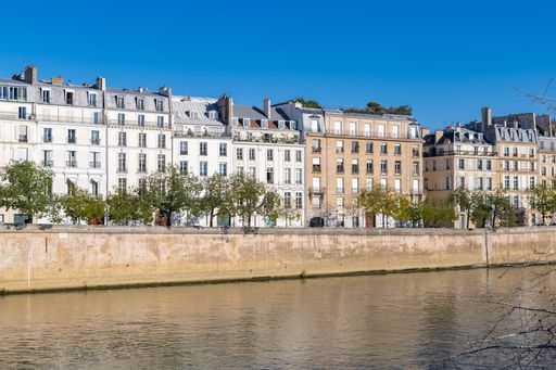 Paris, the Tournelle bridge, beautiful facades quai d Orleans on the ile Saint-Louis