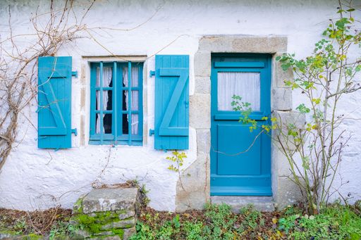 Brittany, Ile aux Moines island in the Morbihan gulf, typical houses in the village