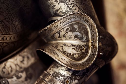 A closeup shot of the hand of the armor replica in the City of Prague