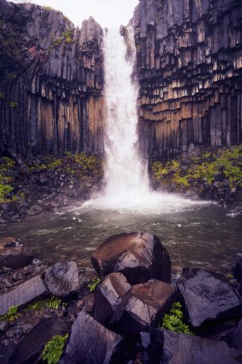 A vertical low angle shot of the magnificent Svartifoss waterfall captured in Skaftafell, Iceland