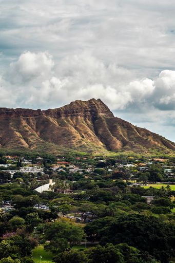 View over Diamond Head in Honolulu, Waikiki Beach