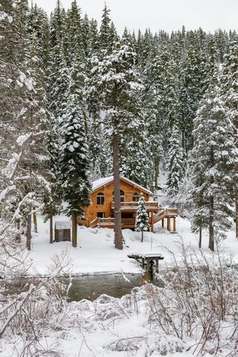 Wooden chalet, typical architecture in the Sierra Nevada, California in winter