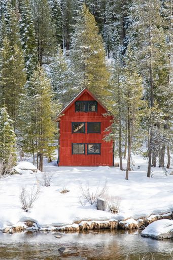 Wooden chalet, typical architecture in the Sierra Nevada, California in winter