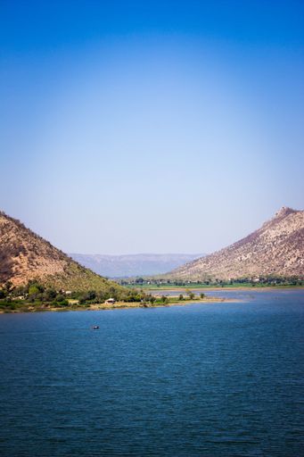 A sunny day on a lake near the mountains