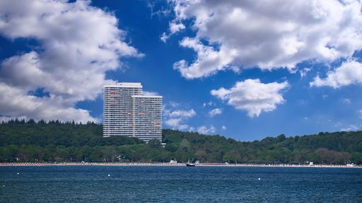 A view of the skyscraper at Timmendorfer Strand with a blue sky