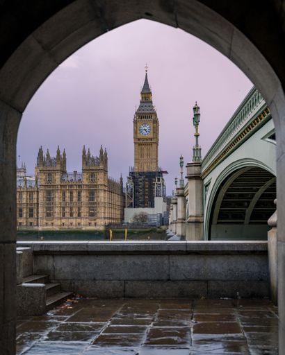 The iconic London Big Ben with the arch framing