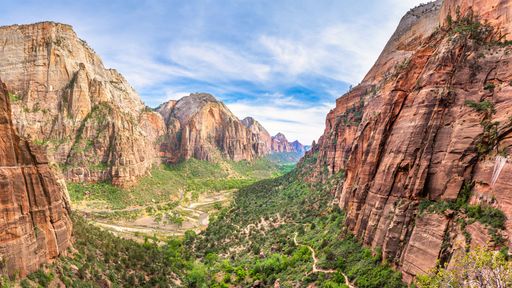 The Zion Park from the trailhead to Angels Landing