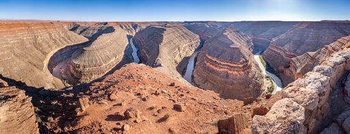 A panoramic shot of Gooseneck State Park in Utah with sunlight