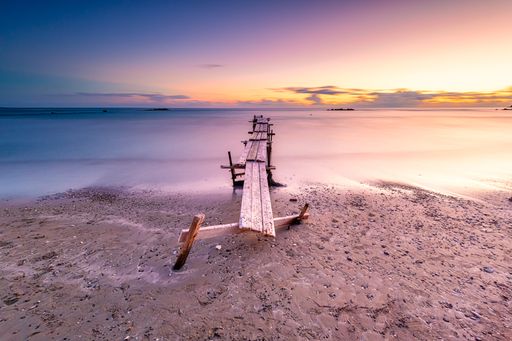 A mesmerizing shot of the sea under the colorful sky