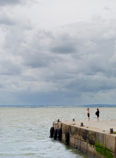 A cloudy day at the seaside with children