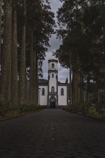 A vertical shot of the path leading to the Church of Sao Nicolau in the town of Sete Cidades