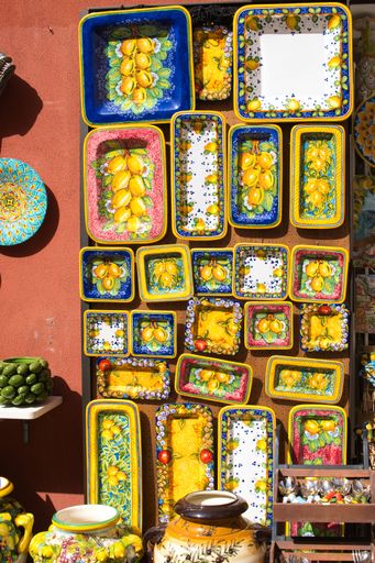 A vertical shot of vividly decorated souvenir plates in Positano, Italy