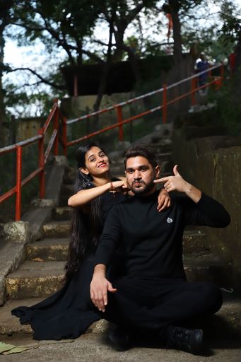 Couple photo shoot in black and black
