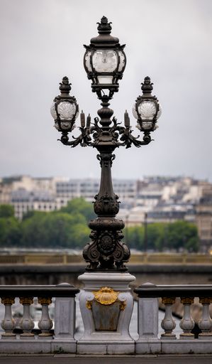 An art deco lamp on the Pont Alexandre III.