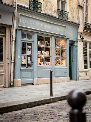 The vertical view of the entrance of Librarie Notre-dame de France bookstore