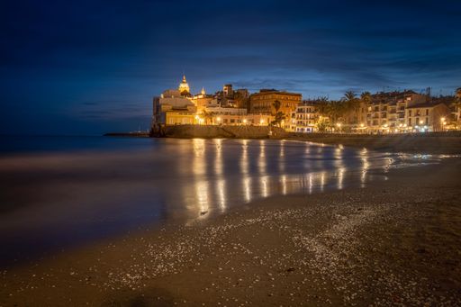 A beautiful shot of seaside architecture at night