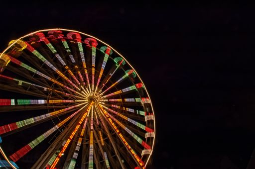 A Ferris wheel moving during the annual fair of Jena at night