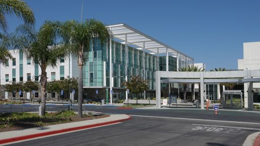 Front entrance of the modern medical offices of Kaiser Permanente