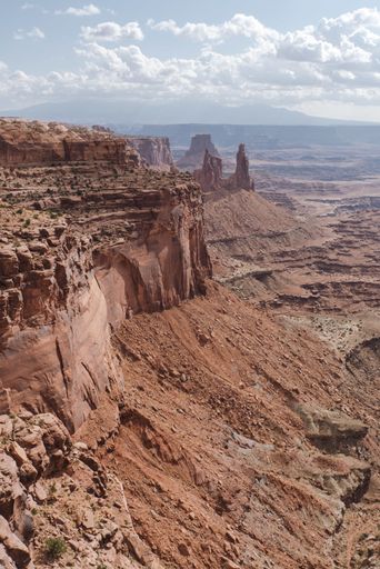A mesmerizing shot of the Canyonlands National Park, Mesa Arch Utah USA