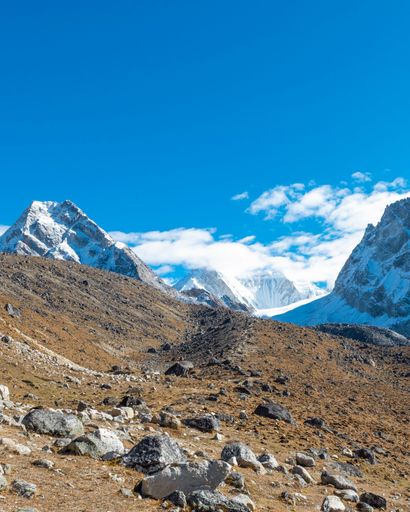 A vertical shot of mountain peaks in Mount Everest covered with snow in Nepal