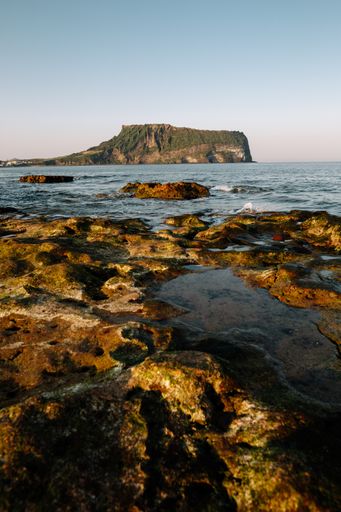 A mesmerizing shot of beautiful seascape at daytime