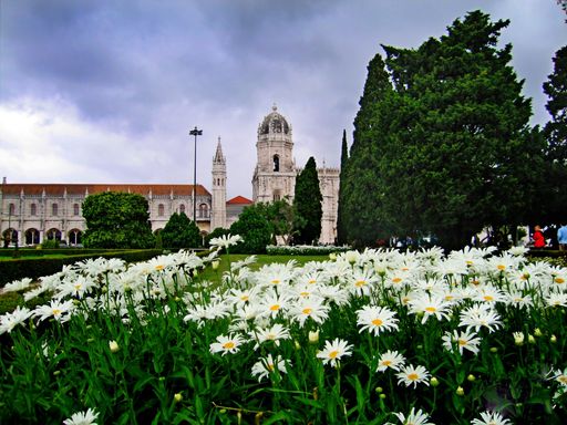 A beautiful view of Monastery of the Jeromanites in Lisbon under the cloudy sky