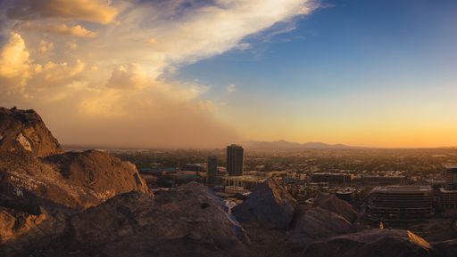 A sandstorm begins over the Phoenix city