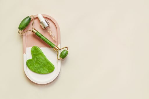 The facial Massager Jade Gouache Scraper in Gypsum Marble Decorative Stand