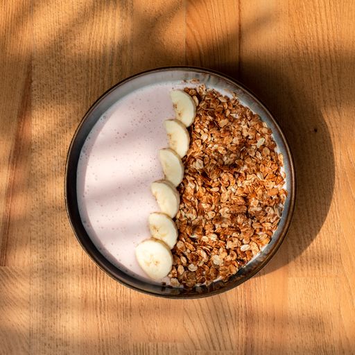 The top view of a bowl of cereal on the wooden surface