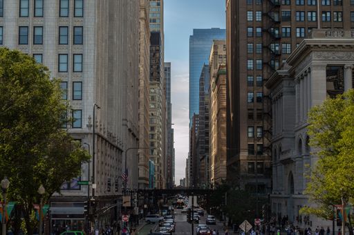 A vertical shot of Chicago street visible from Millenium Park with modern buildings in the background
