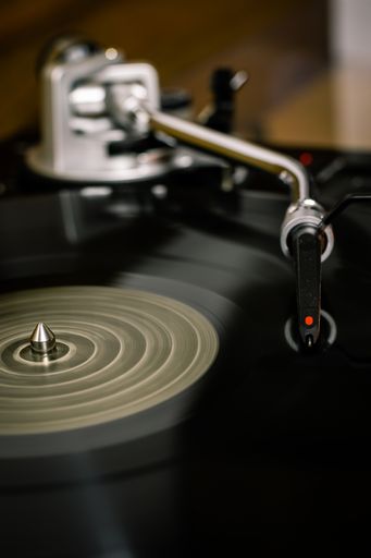 A vertical closeup shot of a vintage record player on a blurred background