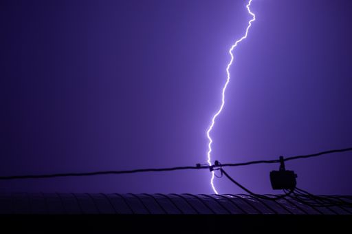Rayo captado durante tormenta tropical gonzalo