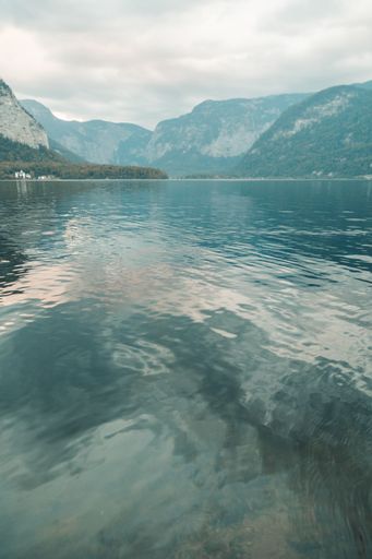 A vertical shot of a lake in Hallstatt, Austria