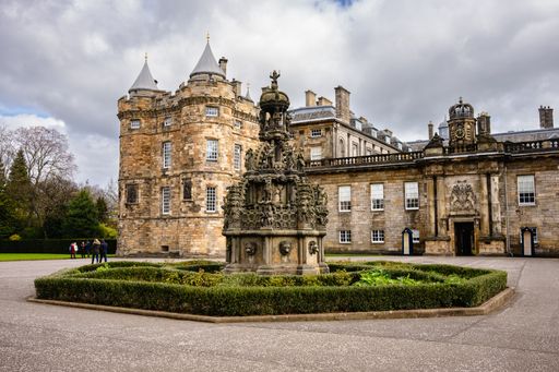The fountain and courtyard of Holyrood Palace. Edinburgh, Scotland, UK.