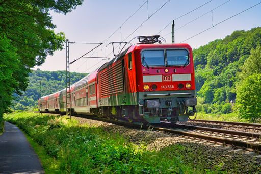 A double-decker train class 143 568 on its way to Stadt Wehlen