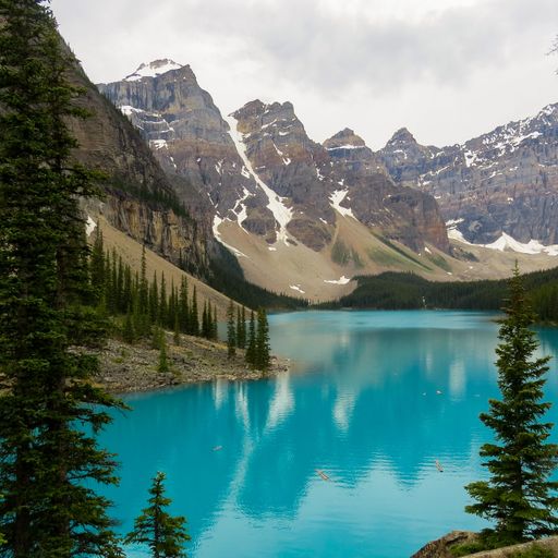 A beautiful shot of the Moraine Lake surrounded with mountains in Alberta, Canada