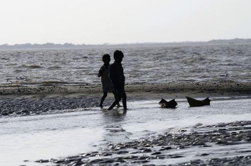 The kids playing at Gwadar beach