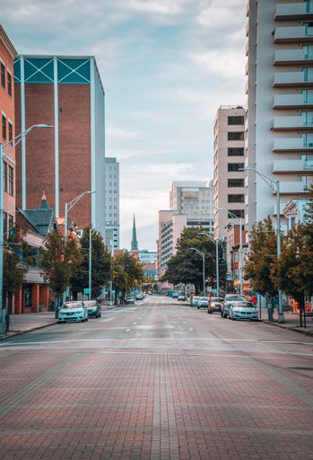 A vertical shot of a street in Harrisburg, Pennsylvania with no people during the early morning
