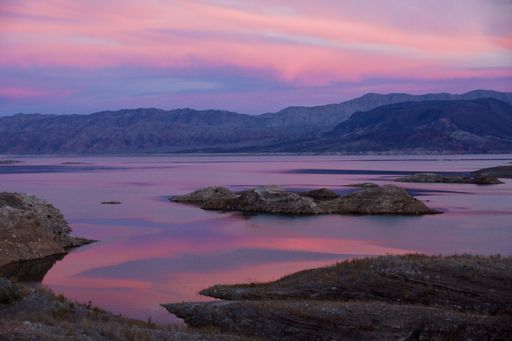 A breathtaking shot of the colorful sunset in Lake Mead, Nevada