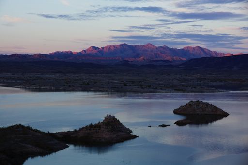 A breathtaking shot of the colorful sunset in Lake Mead, Nevada