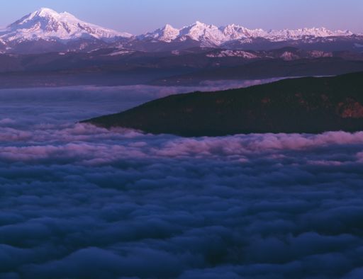 A breathtaking shot of the Mount Baker looking like a fairytale location